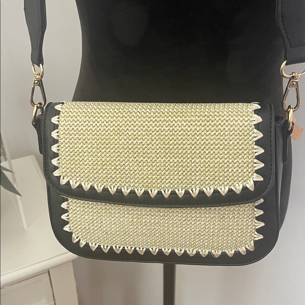 Stylish Black and Cream Straw Women's Bag - Picture 2 of 8